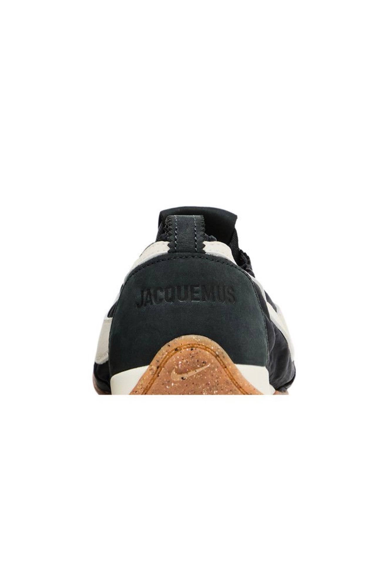 Nike Moon Shoe SP
Jacquemus Off Noir