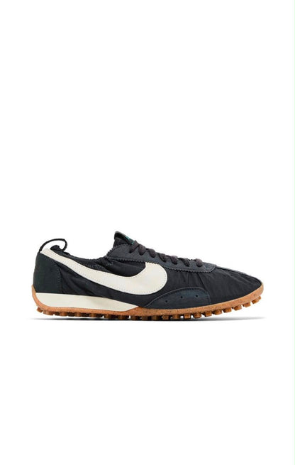 Nike Moon Shoe SP
Jacquemus Off Noir